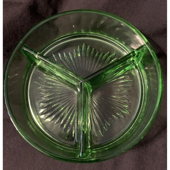 Vintage Green Depression Vaseline Uranium Glass 3 Section Candy Nut Dish - Picture 2 of 3